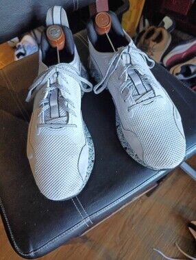 REEBOK Light Gray Mesh Men’s Athletic Sneakers